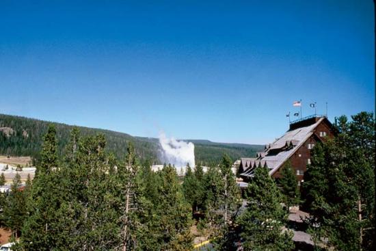 Old Faithful Inn 01.[1]
